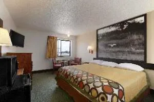 Super 8 by Wyndham Bowling Green hotel detail image 1