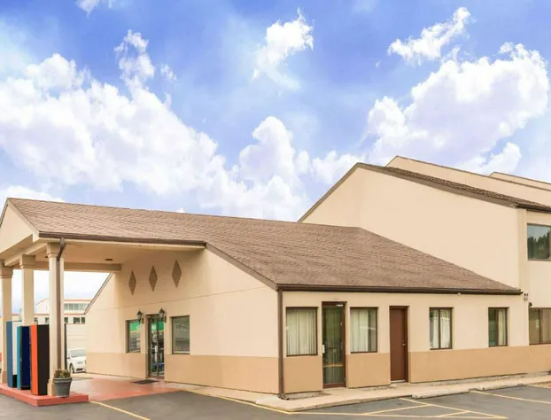 Days Inn by Wyndham Hannibal hotel detail image 1