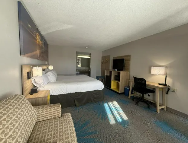 Days Inn by Wyndham Hannibal hotel detail image 3