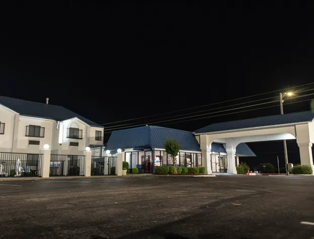 Days Inn by Wyndham Troy hotel detail image 1