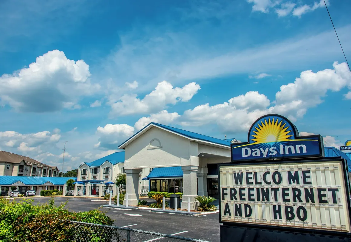 Days Inn by Wyndham Troy hotel hero