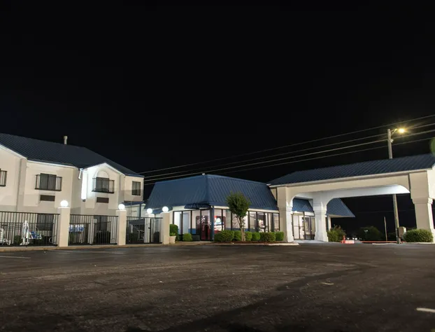 Days Inn by Wyndham Troy hotel detail image 1