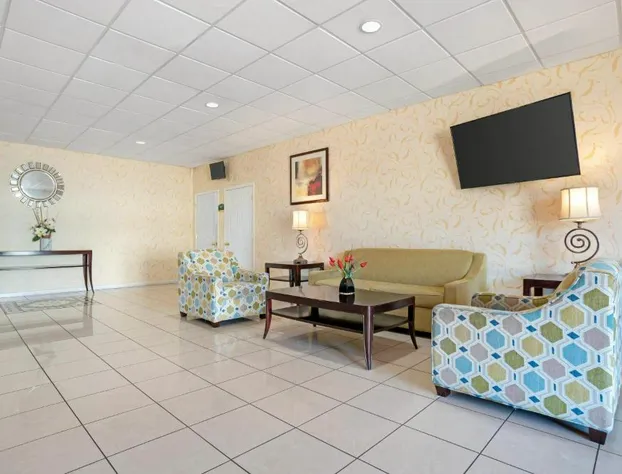 Quality Inn & Suites near Lake Eufaula hotel detail image 2