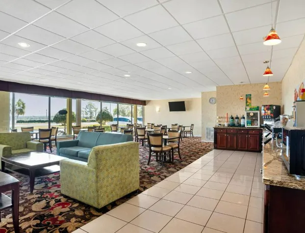 Quality Inn & Suites near Lake Eufaula hotel detail image 3