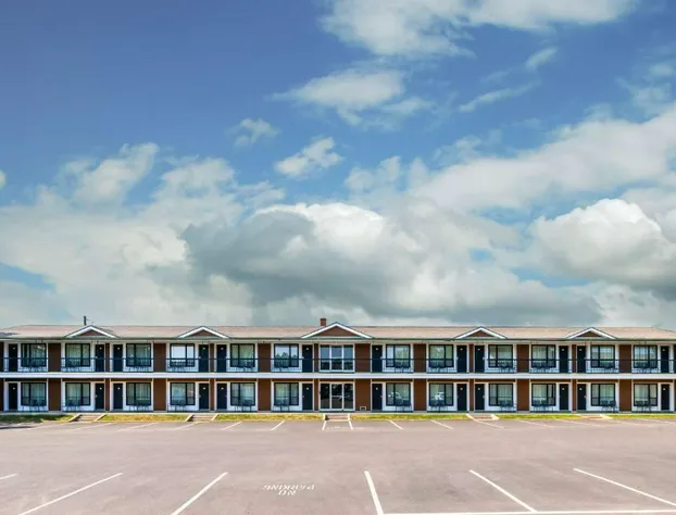 Quality Inn & Suites Garden of the Gulf hotel detail image 1