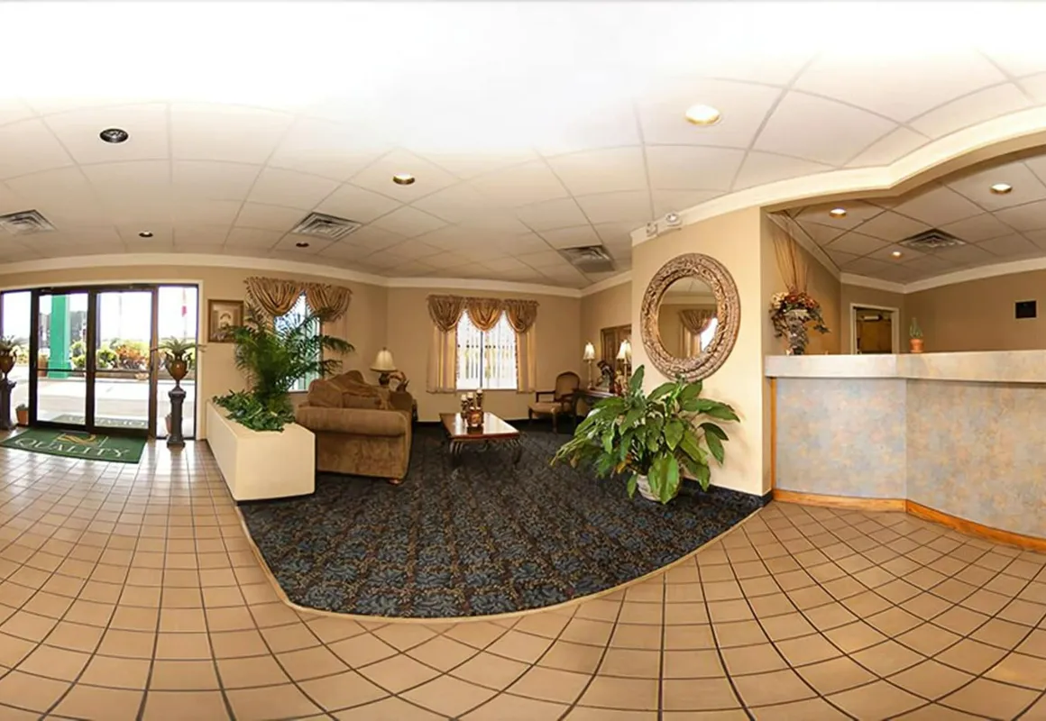 Econo Lodge hotel hero