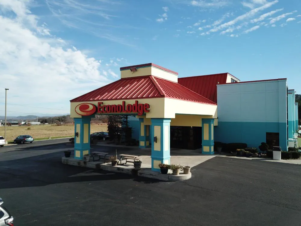 Econo Lodge Newport Smoky Mountains Gateway hotel hero