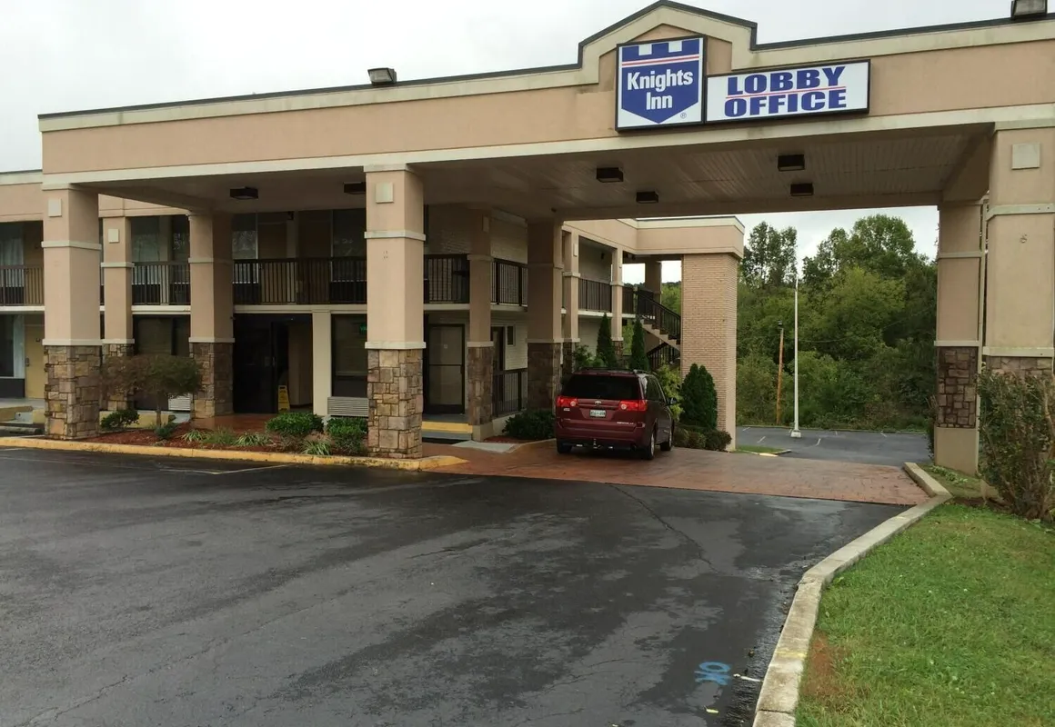 Knights Inn Newport hotel hero