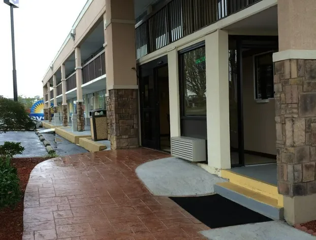 Knights Inn Newport hotel detail image 1