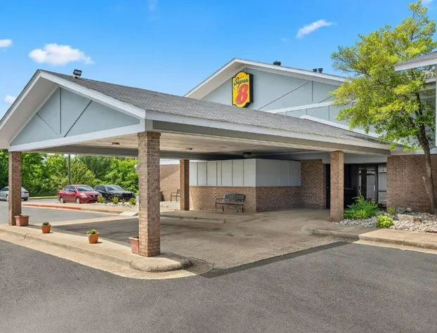 Super 8 by Wyndham Harrison AR hotel detail image 3