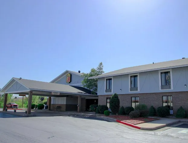 Super 8 by Wyndham Harrison AR hotel detail image 2