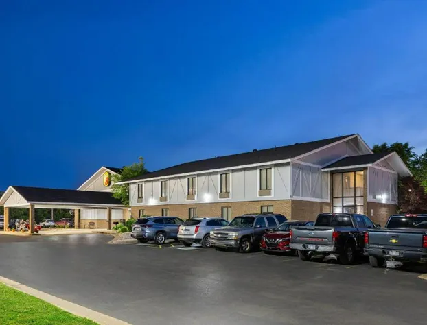 Super 8 by Wyndham Harrison AR hotel detail image 4