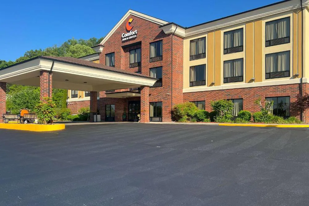 Comfort Inn & Suites Rogersville hotel hero