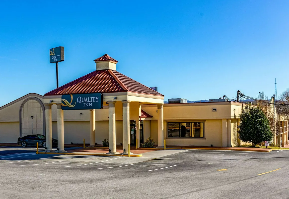 Quality Inn Newport hotel hero