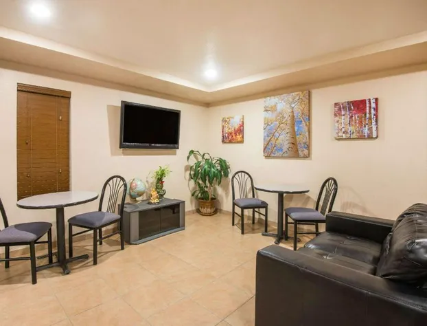 Super 8 by Wyndham Colby hotel detail image 3