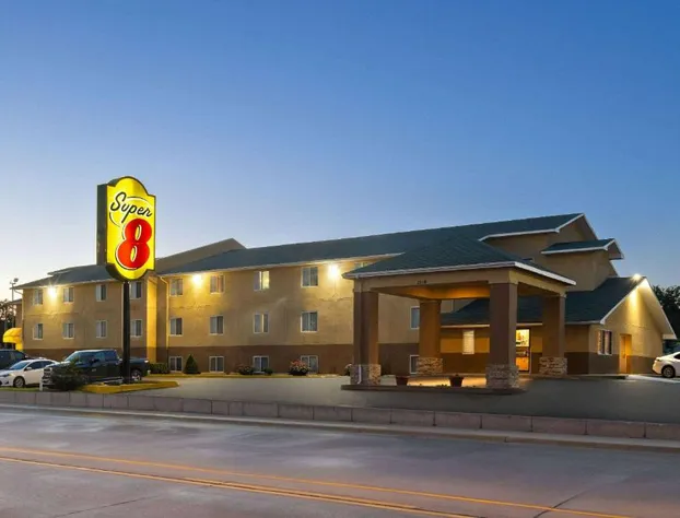 Super 8 by Wyndham Dodge City hotel detail image 1