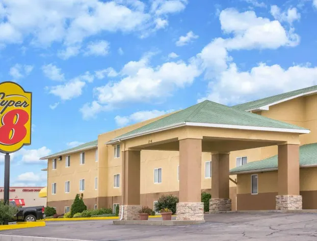 Super 8 by Wyndham Dodge City hotel detail image 2