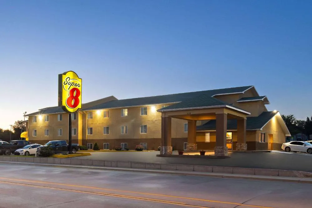 Super 8 by Wyndham Dodge City hotel hero