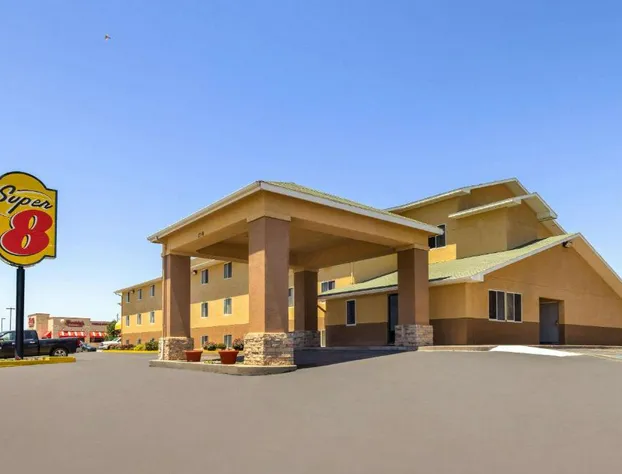 Super 8 by Wyndham Dodge City hotel detail image 4