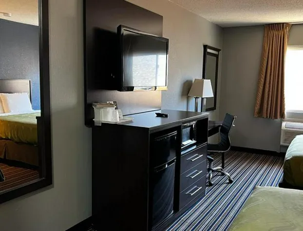 Colby Inn and Suites hotel detail image 3