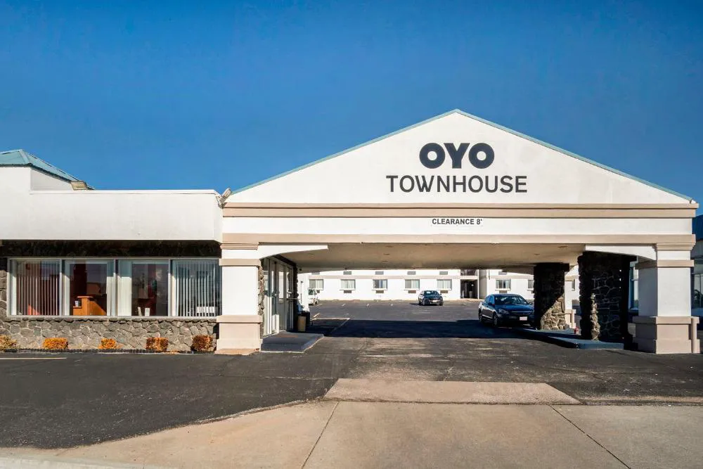 OYO Townhouse Dodge City KS hotel hero