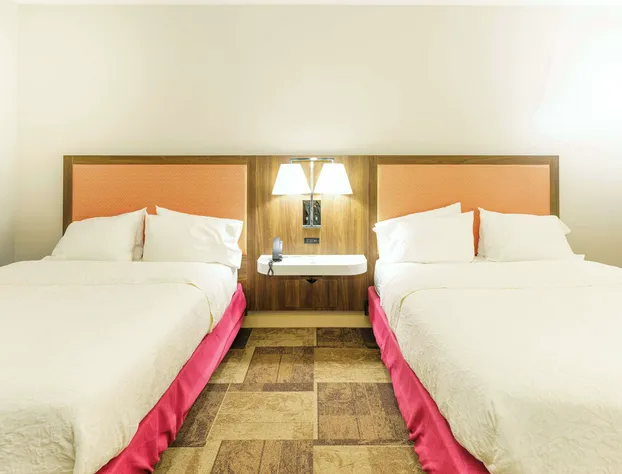 Hampton Inn Garden City hotel detail image 2