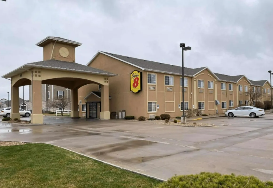Super 8 by Wyndham Great Bend hotel hero
