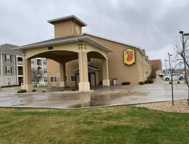 Super 8 by Wyndham Great Bend hotel detail image 1