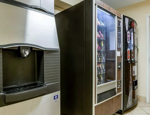 Super 8 by Wyndham Great Bend hotel detail image 3