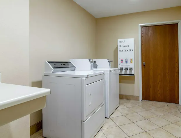 Super 8 by Wyndham Great Bend hotel detail image 4