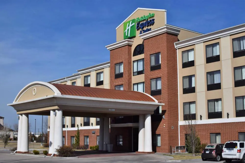 Holiday Inn Express Hotel & Suites Pratt by IHG hotel hero