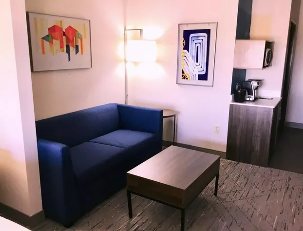 Holiday Inn Express Hotel & Suites Pratt by IHG hotel detail image 1