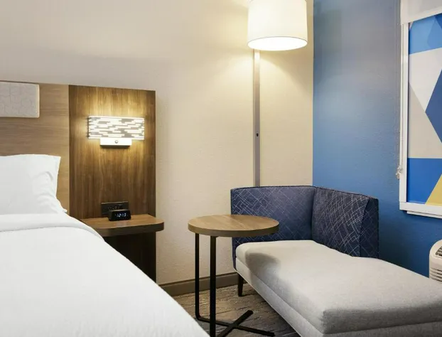 Holiday Inn Express Hotel & Suites Pratt by IHG hotel detail image 4