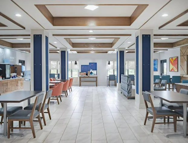 Holiday Inn Express Hotel & Suites Pratt by IHG hotel detail image 4