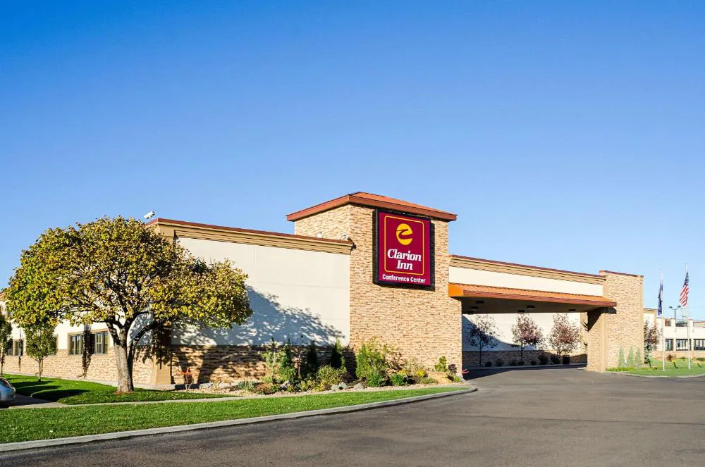 Clarion Inn Garden City hotel hero