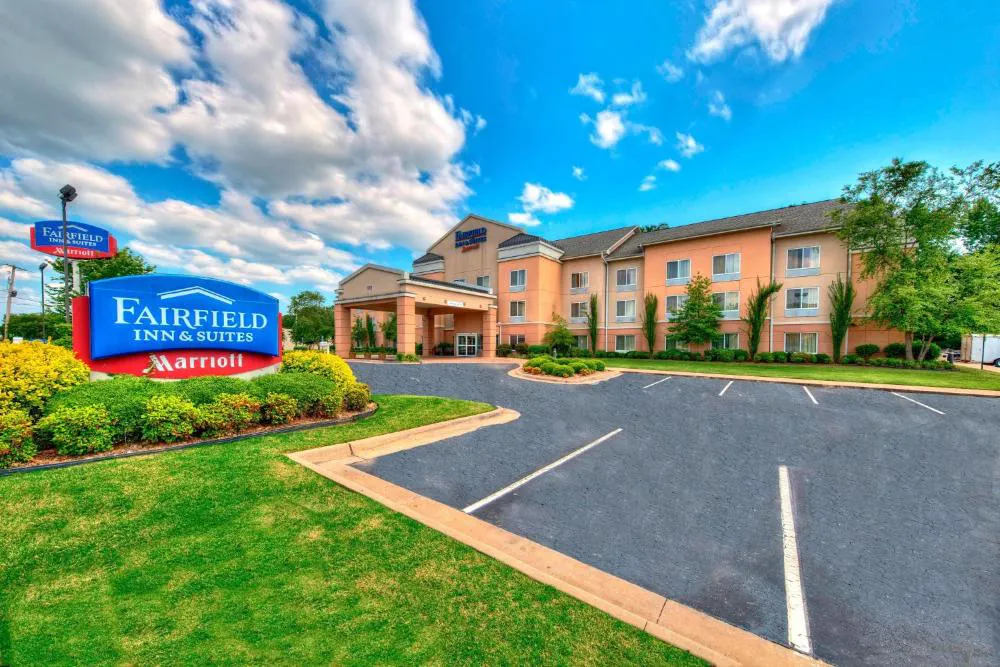 Fairfield Inn & Suites by Marriott Russellville hotel hero