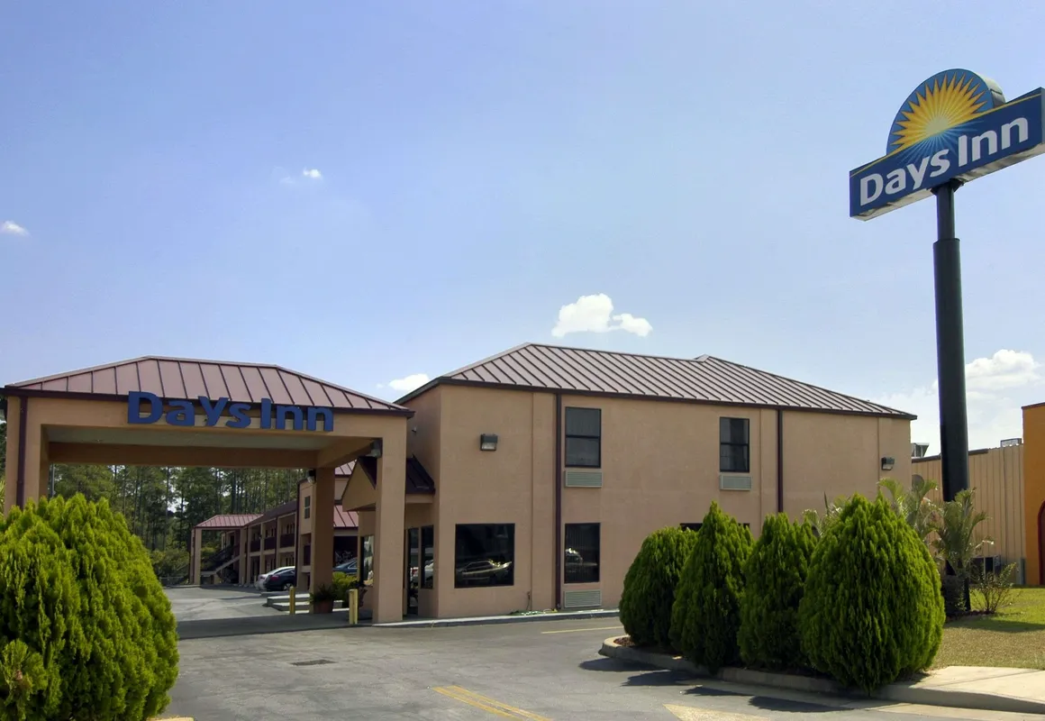 Days Inn by Wyndham Bainbridge hotel hero