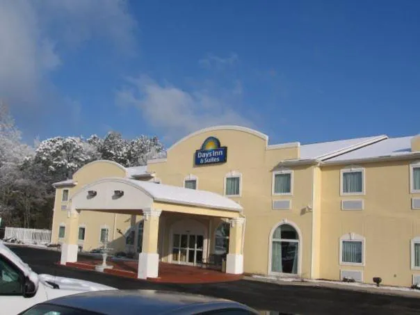 Days Inn & Suites by Wyndham Swainsboro hotel detail image 1