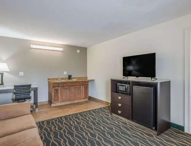 Quality Inn & Suites Conference Center hotel detail image 3