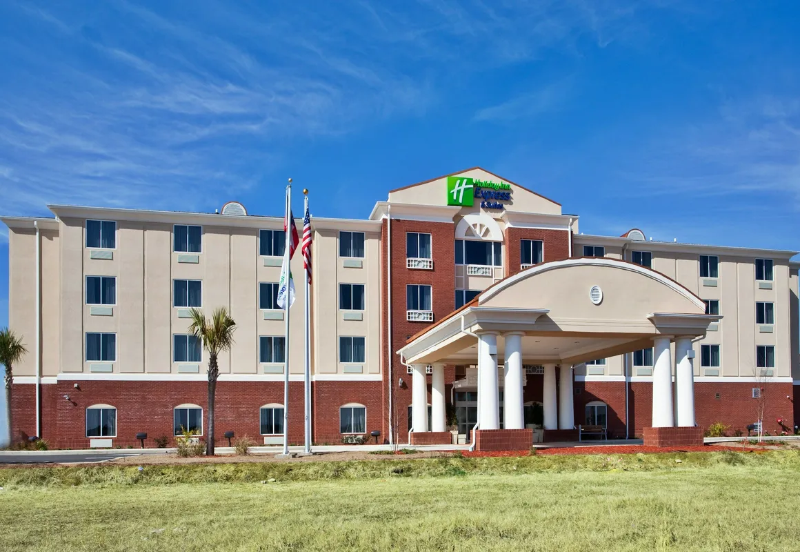 Holiday Inn Express and Suites Moultrie by IHG hotel hero