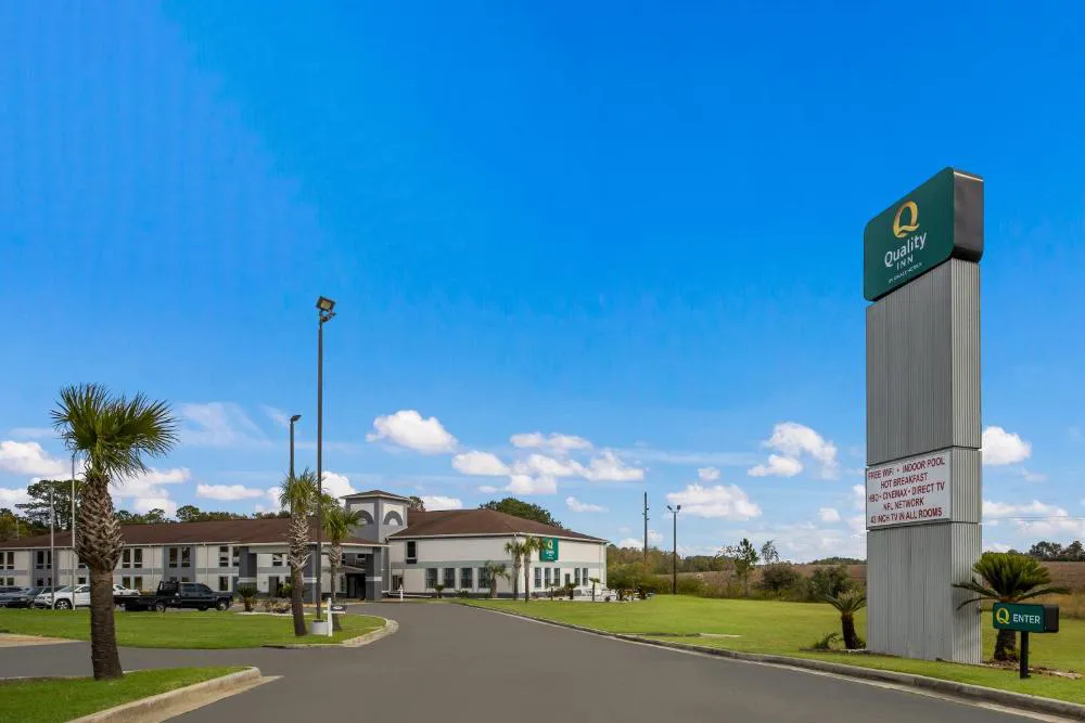 Quality Inn Moultrie hotel hero