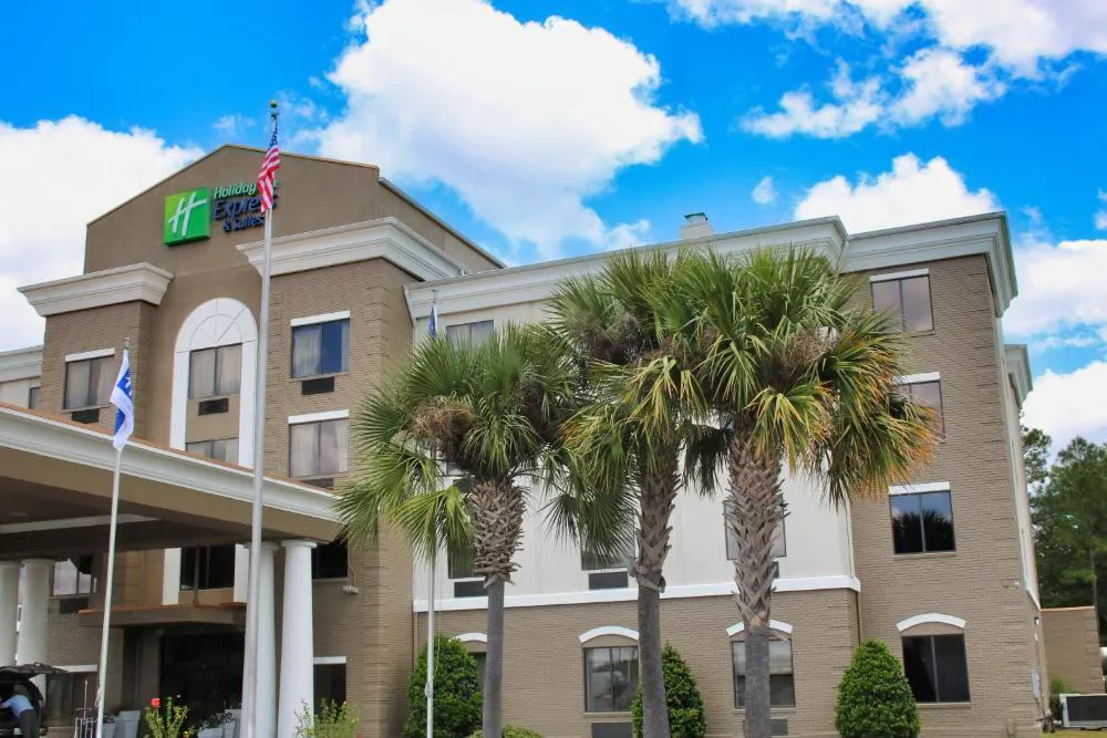 Holiday Inn Express & Suites Douglas by IHG hotel hero