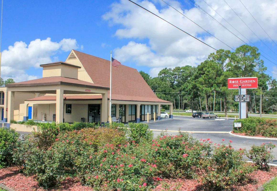 Rose Garden Inn & Suites hotel hero