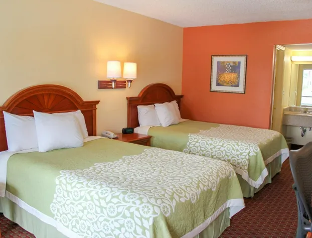 Rose Garden Inn & Suites hotel detail image 3