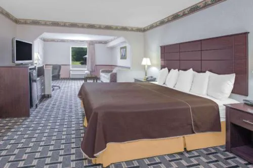 Days Inn & Suites by Wyndham Pine Bluff hotel detail image 3