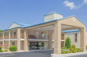 Days Inn & Suites by Wyndham Pine Bluff hotel hero