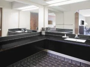 Days Inn & Suites by Wyndham Pine Bluff hotel detail image 3