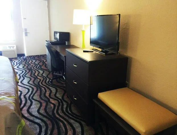 Super 8 by Wyndham Lakeland hotel detail image 2