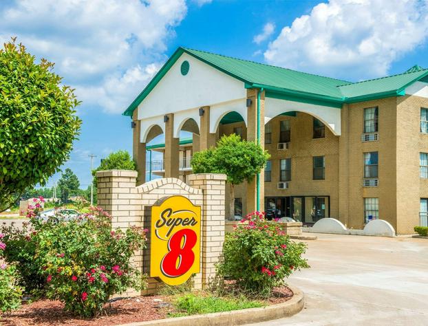 Super 8 by Wyndham Lakeland hotel detail image 2