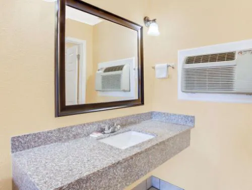 Knights Inn Paris hotel detail image 2